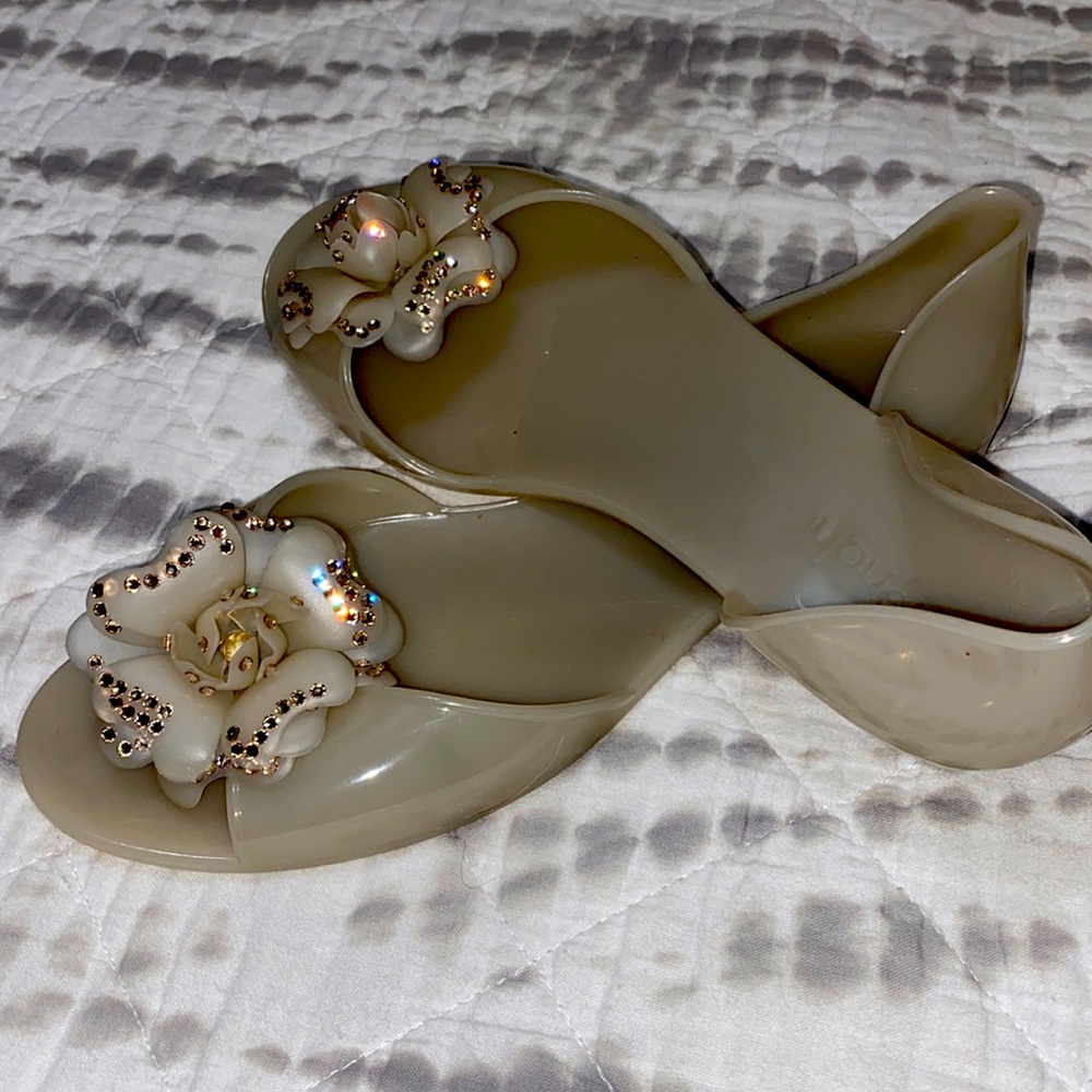 Menghi Womens Size 8 Jelly Slippers